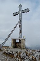 26 In vetta alla cima la Croce